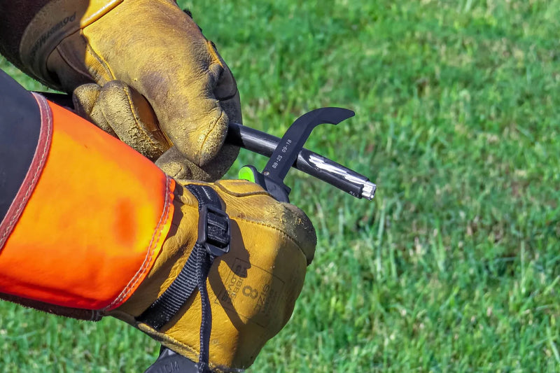 Load image into Gallery viewer, BrushBlade™ Safety Blade Lineman’s Knife
