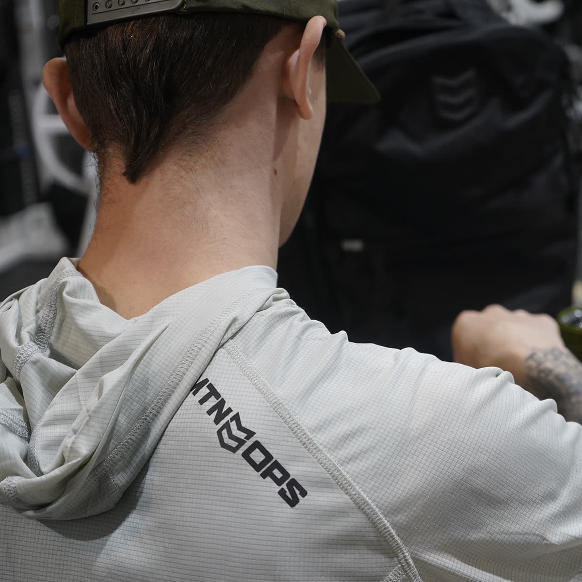 SWIFT LIGHTWEIGHT HOODIE
