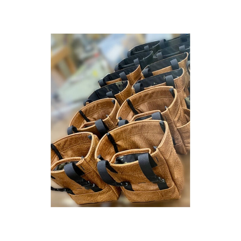 Load image into Gallery viewer, LEATHER BASIC &quot;B&quot; DITTY BAG
