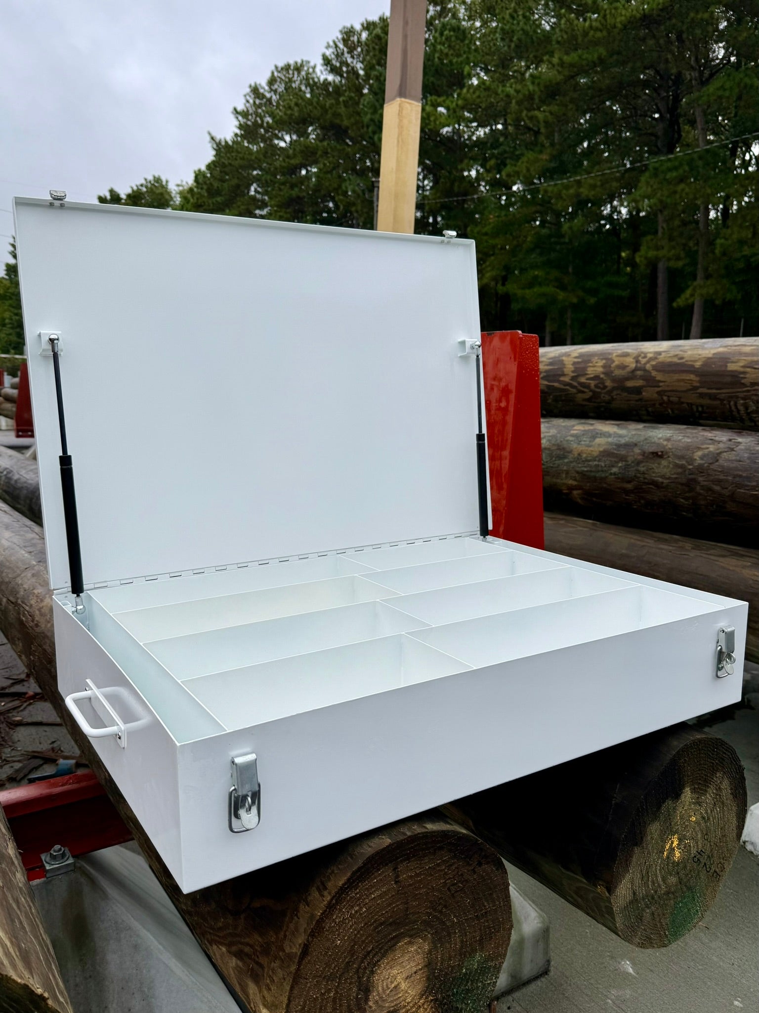 8-Compartment Bolt Bin for 5/8