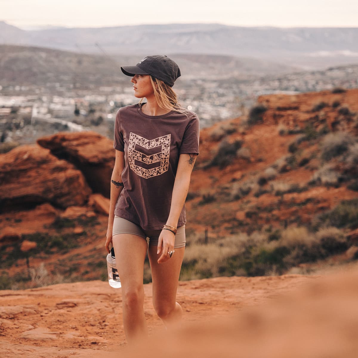 WOMEN'S FLORAL ICON TEE