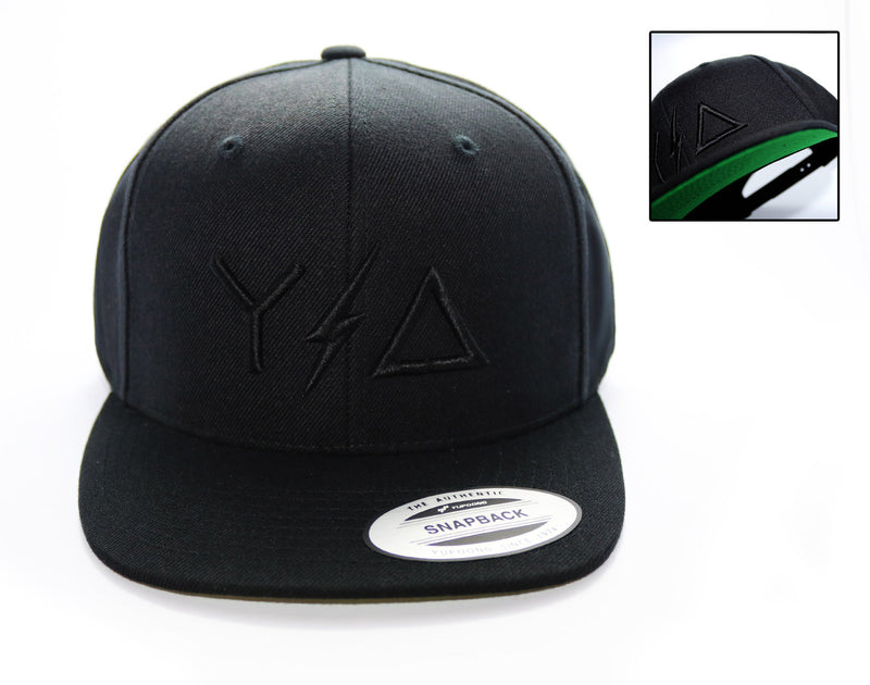 Load image into Gallery viewer, Black Flat Brim Snapback
